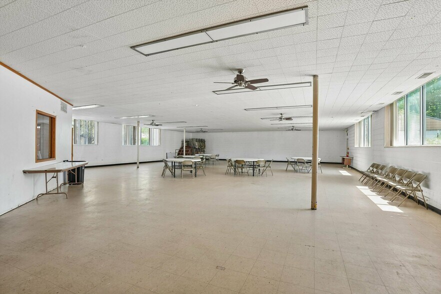 More Photos Of 3843 6th Ave, Des Moines Lodge Meeting Hall For Sale