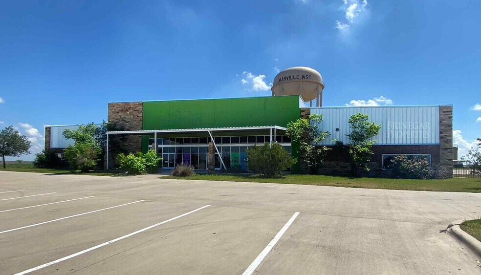 More Photos Of 747 County Road 138, Hutto Flex For Sale
