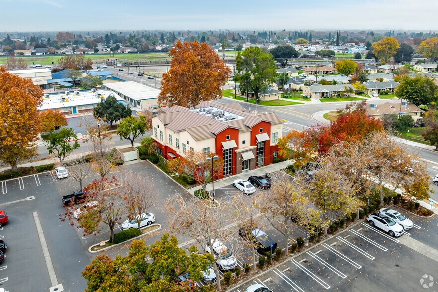 More Photos Of 672 W 11th St, Tracy Office For Lease