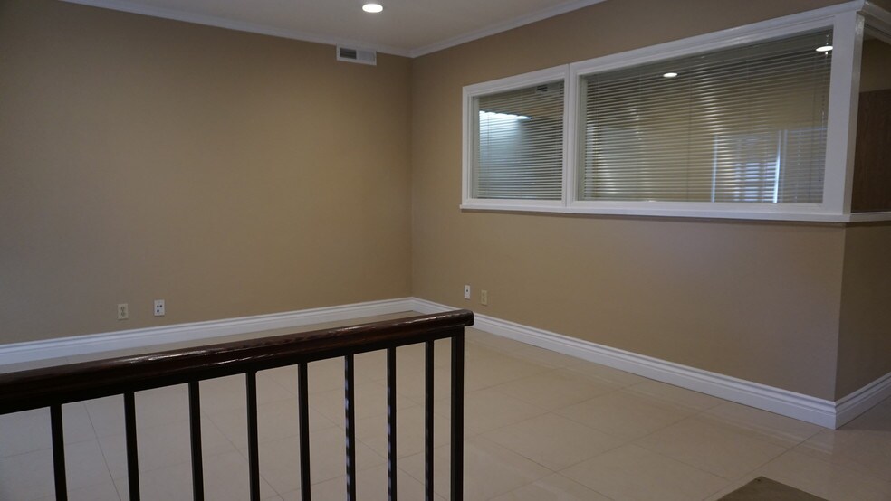 More Photos Of 301-311 W Civic Center Dr, Santa Ana Office For Lease