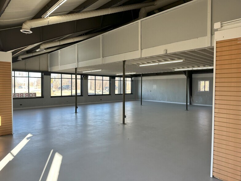 More Photos Of 905 Pyott Rd, Crystal Lake Showroom For Lease
