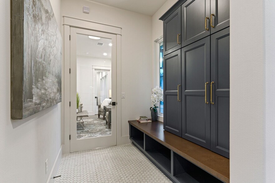 More Photos Of 7505 E US Highway 290, Johnson City Flex For Sale