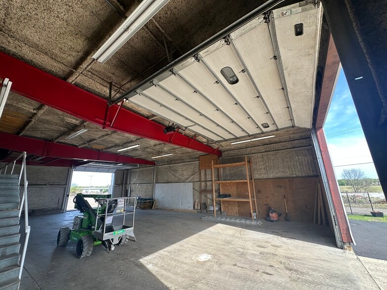 More Photos Of 20604 Burl Ct, Joliet Manufacturing For Sale