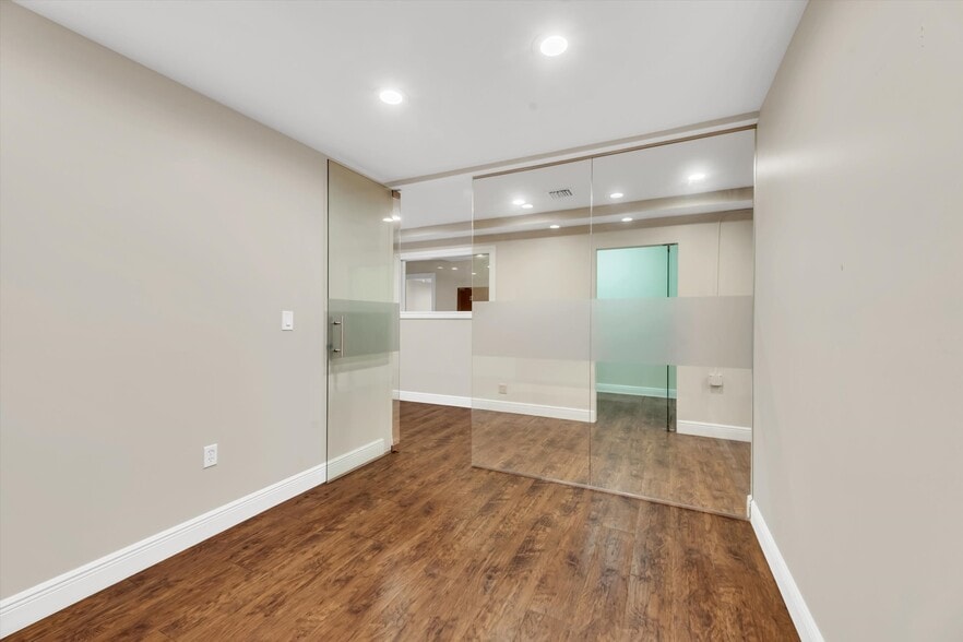 More Photos Of 224 NE 32nd Ct, Oakland Park Warehouse For Sale