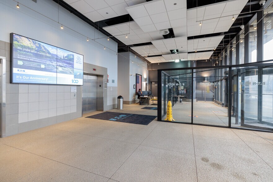 More Photos Of 1111 W 35th St, Chicago Flex For Lease