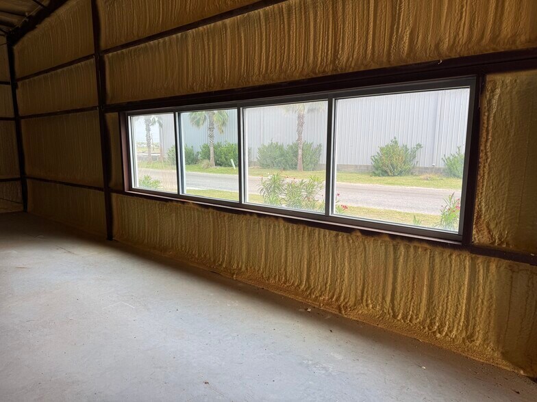 More Photos Of 112-120 Cove Harbor North, Rockport Warehouse For Lease