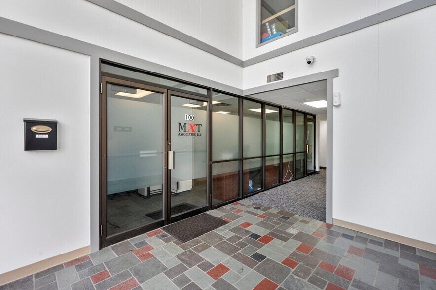 More Photos Of 2817 S Anthony Ln, Saint Anthony Office For Lease