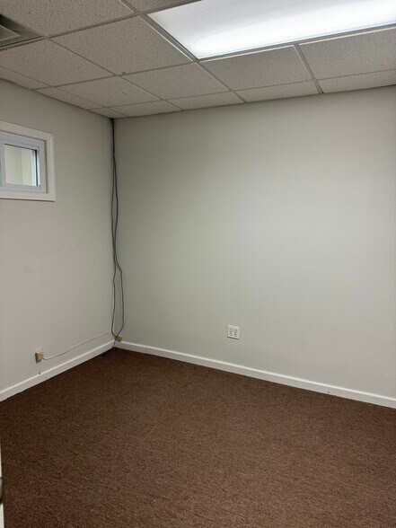 More Photos Of 3911 Amboy Rd, Staten Island Storefront For Lease