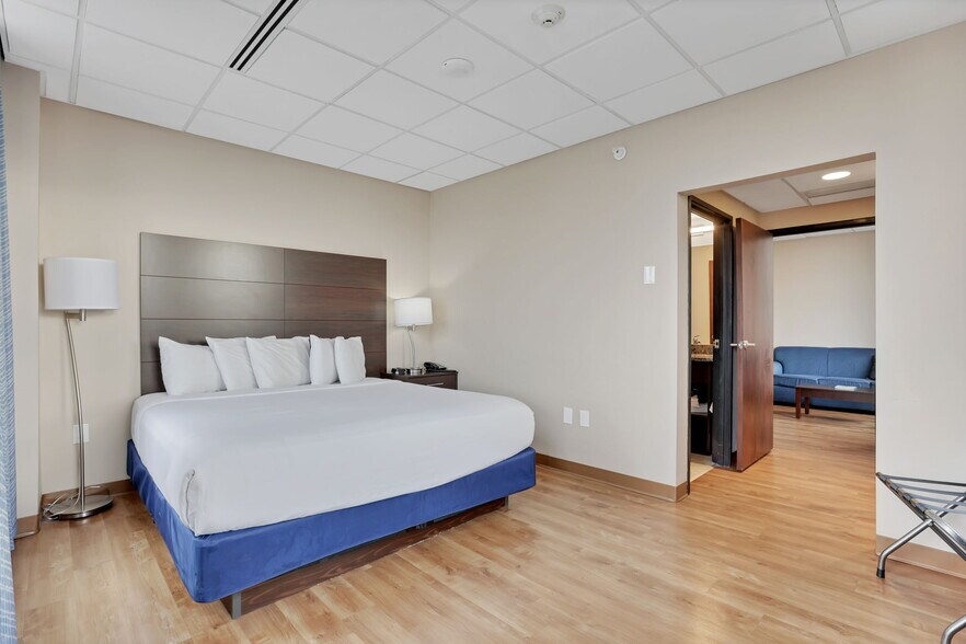 More Photos Of 301 Broadway, Lorain Hotel For Lease