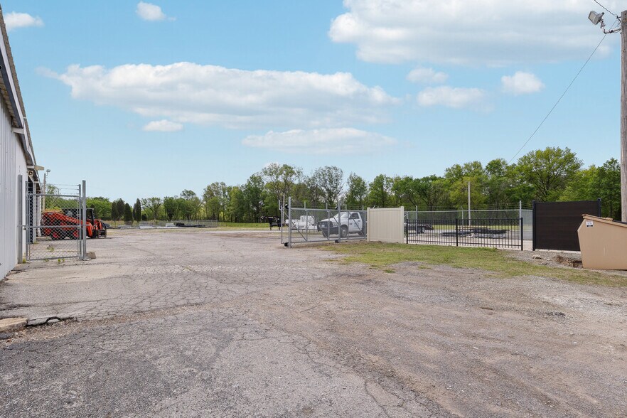 More Photos Of 4151 N Wood Dr, Okmulgee Service For Sale