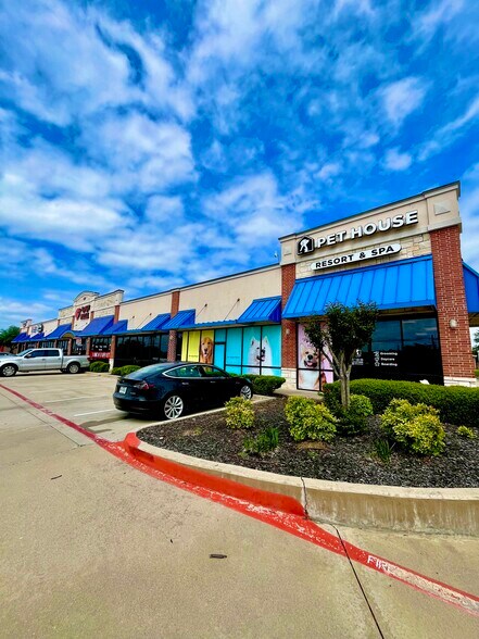 More Photos Of 801 S Main St, Keller Restaurant For Lease