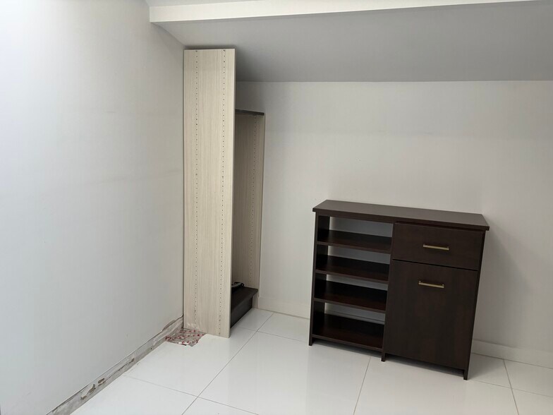 More Photos Of 3248 Colvin St, Alexandria Warehouse For Lease