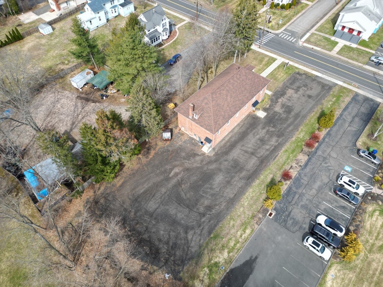 More Photos Of 43 Naubuc Ave, Glastonbury Flex For Sale