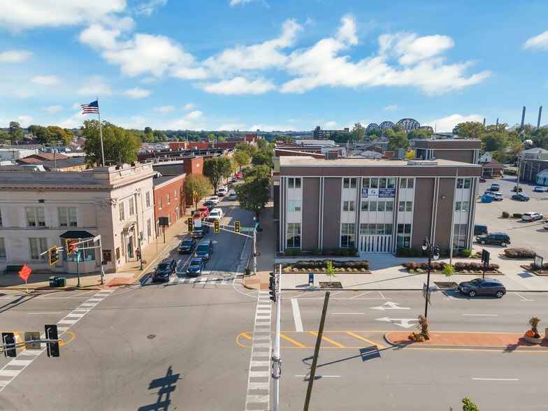 More Photos Of 443 Spring St, Jeffersonville Office For Lease