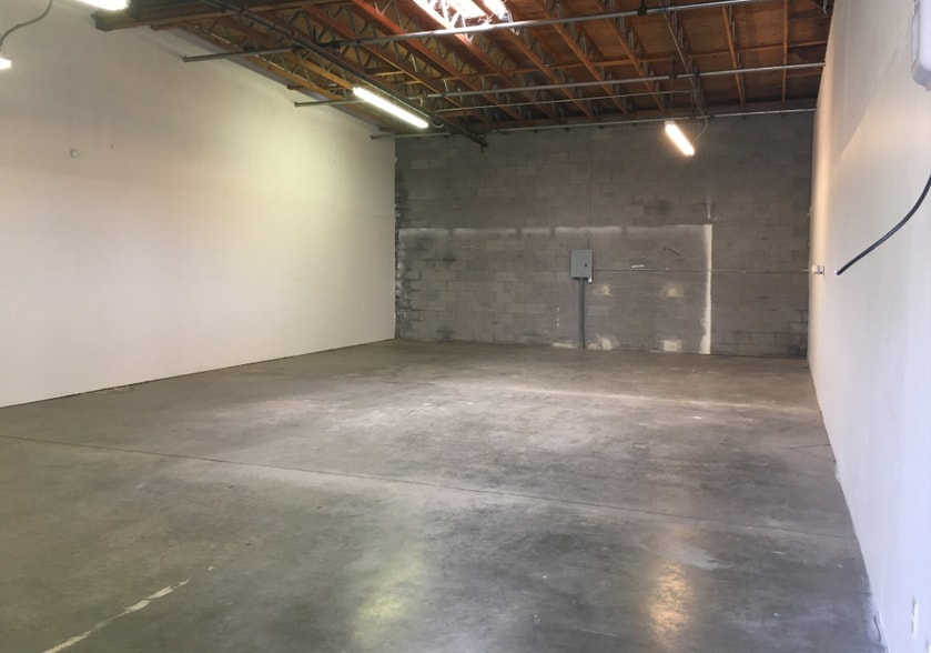 More Photos Of 5859 Rosebud Ln, Sacramento Warehouse For Lease