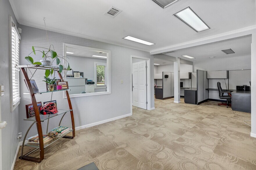 More Photos Of 19650 Ramblewood Dr, Humble Distribution For Sale