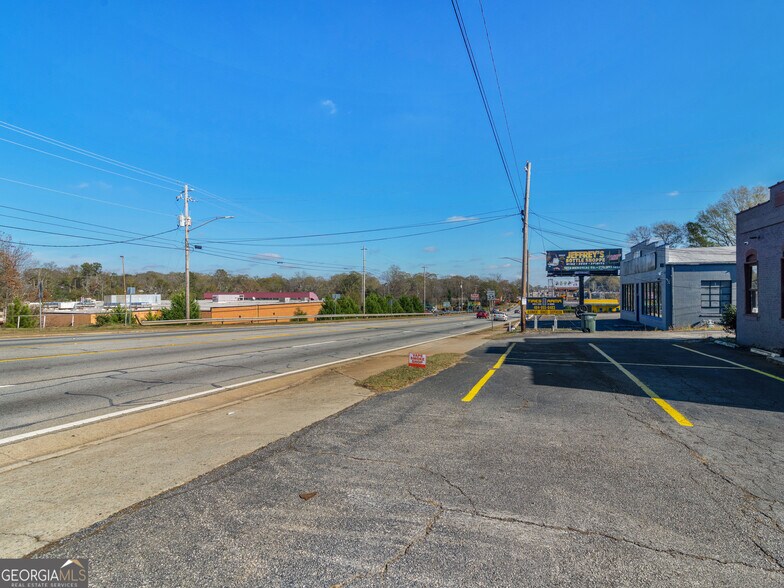 More Photos Of 1300 W Taylor St, Griffin General Retail For Sale