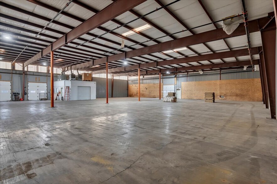 More Photos Of 15 E Elm St, Broadalbin Warehouse For Lease