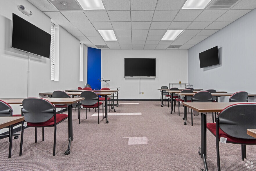 More Photos Of 900 Commonwealth Pl, Virginia Beach Coworking Space