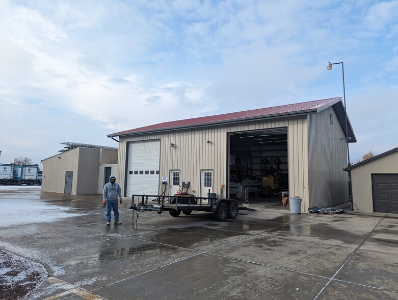 More Photos Of 2690 W Union Ave, Englewood Warehouse For Lease