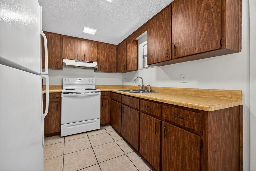 More Photos Of 902 Two Houses Ln, Seffner Apartments For Sale