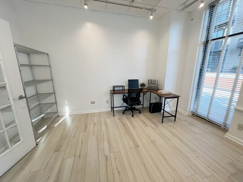 More Photos Of 325-333 N Des Plaines St, Chicago Apartments For Lease