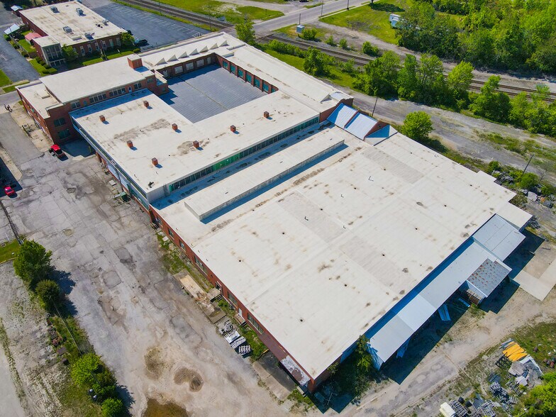 More Photos Of 521 S Market St, Galion Manufacturing For Lease