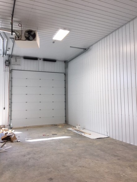 More Photos Of 615 Mission St, Winnipeg Warehouse For Lease