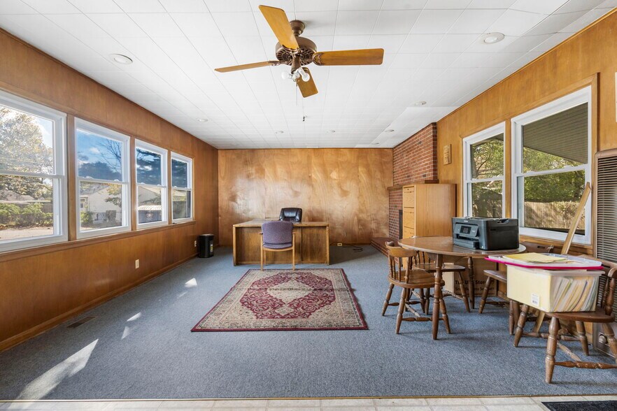 More Photos Of 1658 Saint Louis St, Springfield Office For Lease