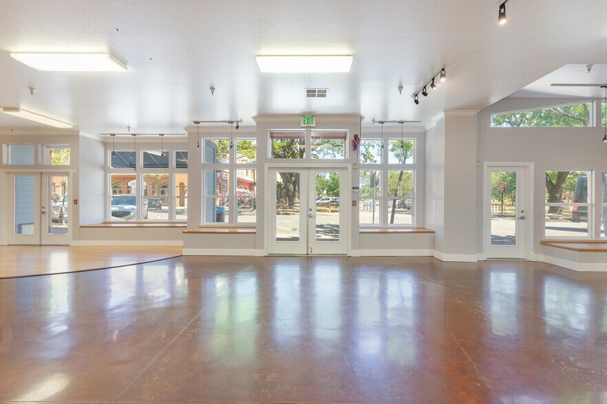 More Photos Of 220 Windsor River Rd, Windsor Apartments For Sale