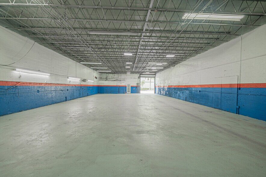 More Photos Of 809-813 NW 1st St, Fort Lauderdale Service For Lease