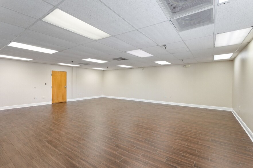 More Photos Of 5449 S Semoran Blvd, Orlando Unknown For Lease