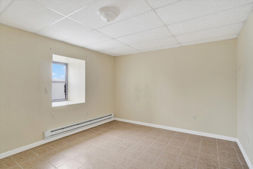 More Photos Of 1938 W Market St, York Freestanding For Sale