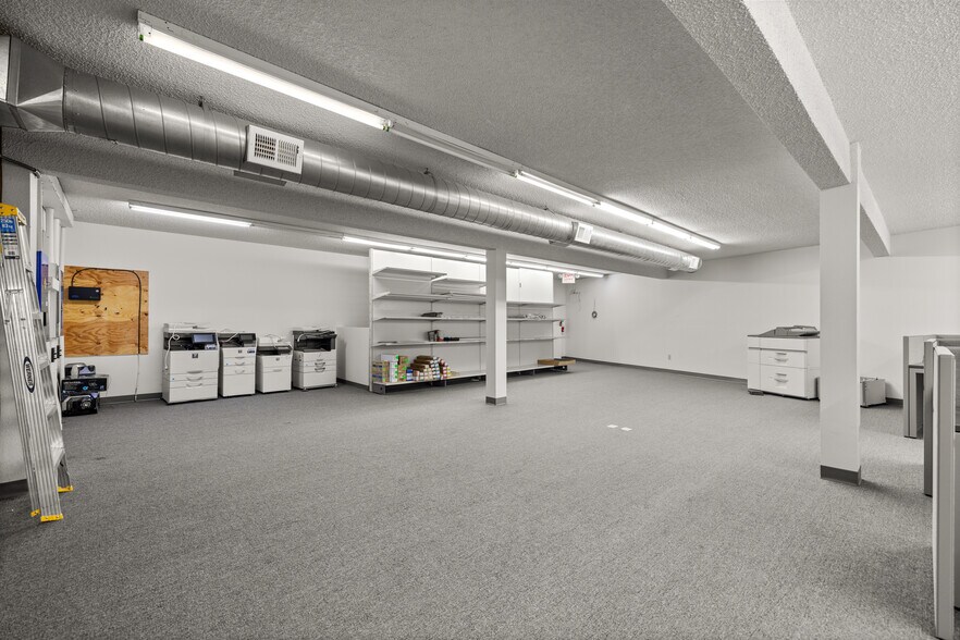 More Photos Of 115 1/2 W Wyoming St, Kalispell Showroom For Lease
