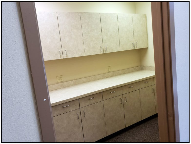 More Photos Of 2995 R St, Merced Freestanding For Lease