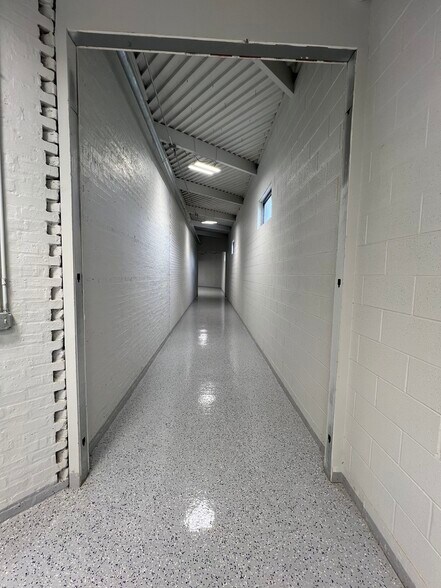 More Photos Of 3200 W Le Moyne Ave, Stone Park Warehouse For Lease