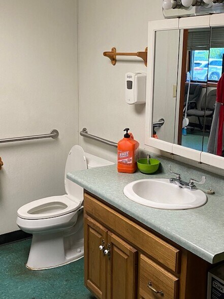 More Photos Of 600 Meyer Rd, Celina Flex For Lease