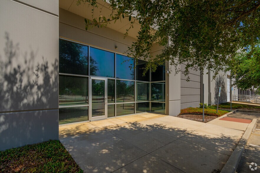 More Photos Of 10120 Fischer Rd, Von Ormy Distribution For Sale