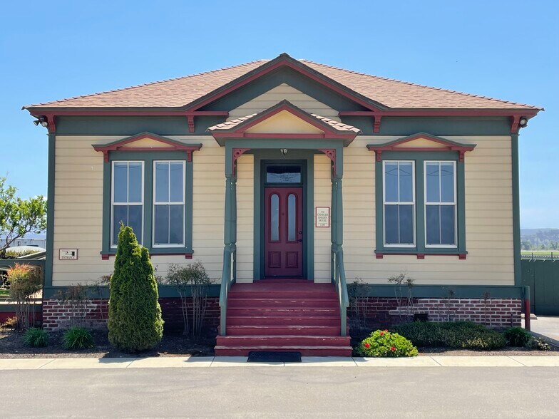 More Photos Of 425 W Blanco Rd, Salinas Office For Lease