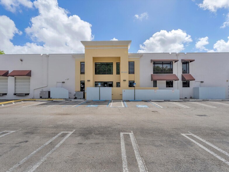 More Photos Of 2797 NW 105th Ave, Miami Warehouse For Lease
