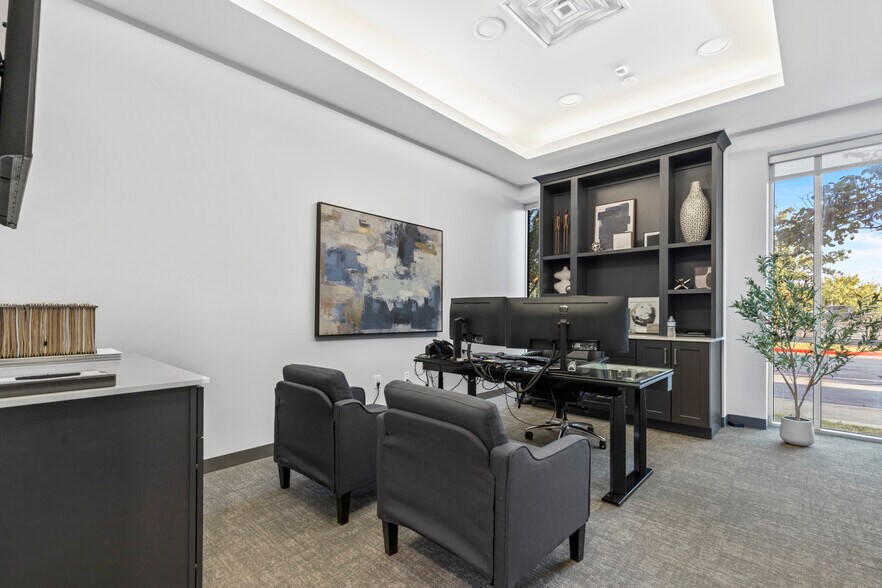 More Photos Of 2300 Greenhill Dr, Round Rock Office For Sale
