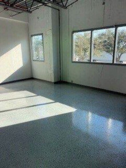 More Photos Of 5401 N Haverhill Rd, West Palm Beach Warehouse For Lease