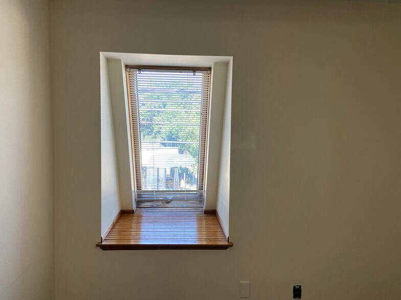 More Photos Of 253 S Washington Ave, Bergenfield Office For Lease