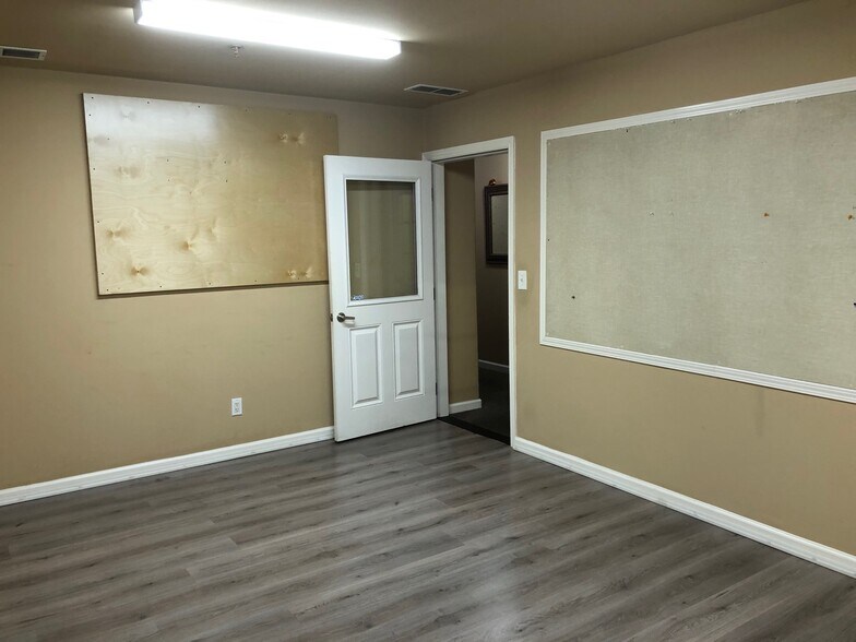 More Photos Of 1350 Central Ave, Santa Rosa Showroom For Lease