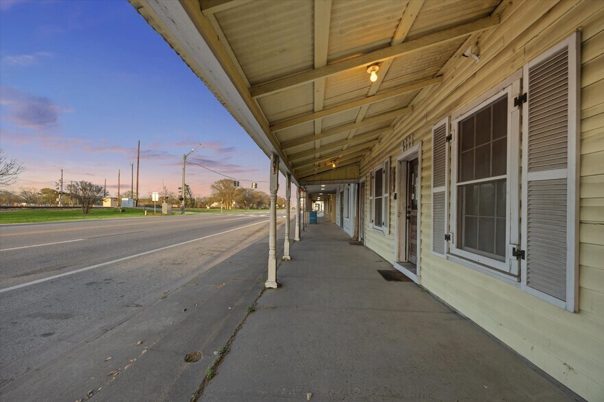 More Photos Of 4111 Highway 90, Brookshire Storefront Retail Office For Sale