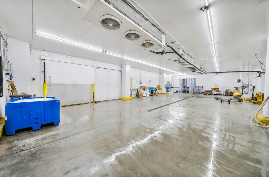 More Photos Of 7901-8195 NW 67th St, Miami Warehouse For Lease