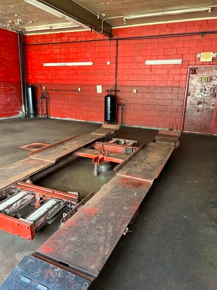 More Photos Of 501 E Trotwood Blvd, Trotwood Auto Repair For Sale
