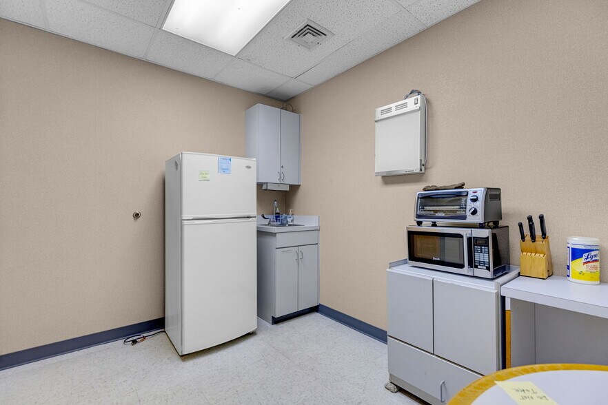 More Photos Of 60 Westwood Ave, Waterbury Medical For Sale