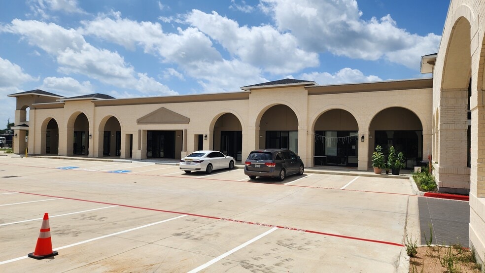 More Photos Of 5518 Queenston Blvd, Houston General Retail For Lease