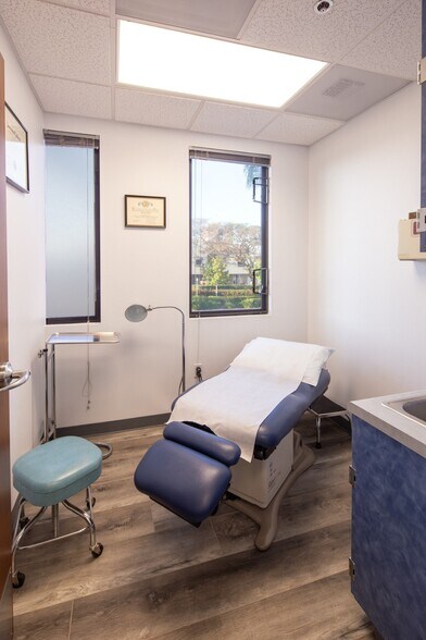 More Photos Of 303 Santa Fe Dr, Encinitas Medical For Sale